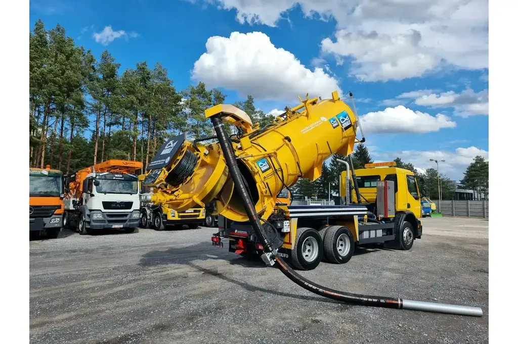 Volvo WHALE 6x4 2012 WUKO do zbierania odpadów płynnych Ciężarowe 2012